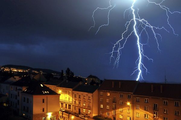 Thunderstorm safety tips